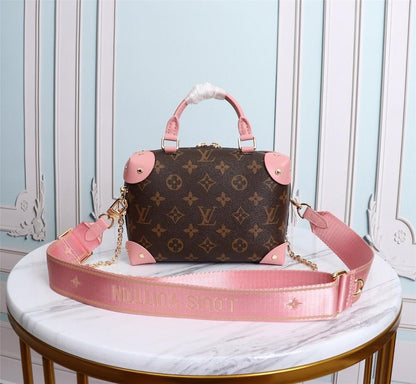 Stylish Studded Leather Shoulder Bag – Limited Edition
