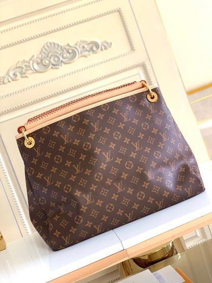 Elegant Refined Gold Crossbody Bag