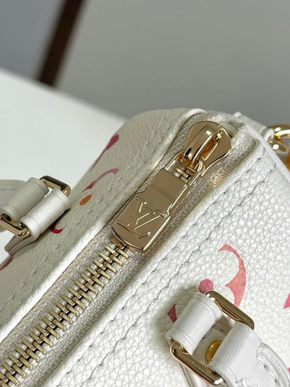 Alma Leather Shoulder Bag