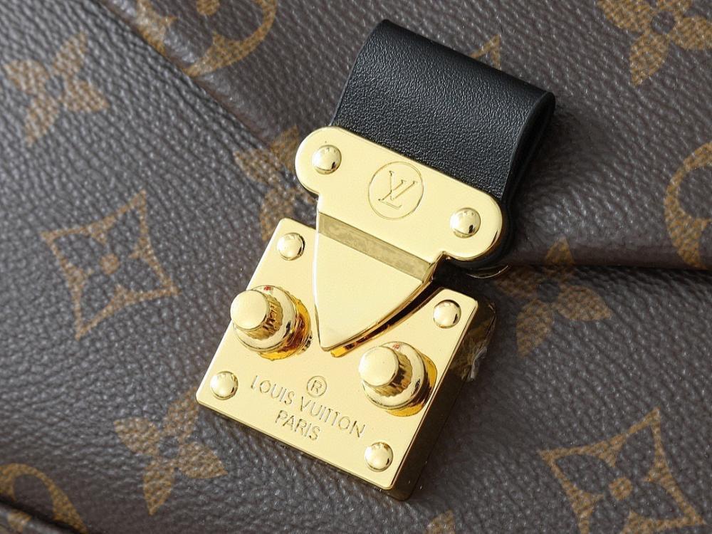 Stylish Monogram Travel Bag – Limited Edition