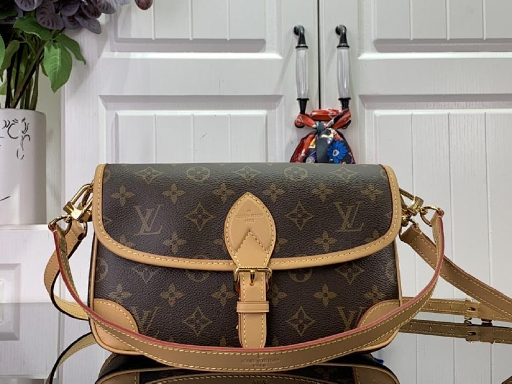 Elegant Shoulder Bag