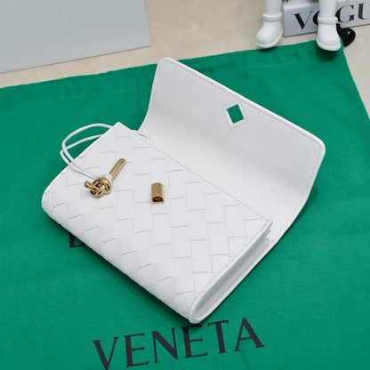 Modern Elegant Woven Bag – Limited Edition
