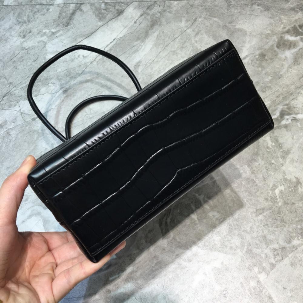 Elegant Leather Top Handle Bag