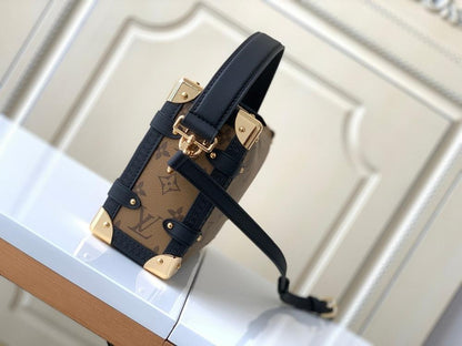 Stylish Refined Leather Crossbody Bag