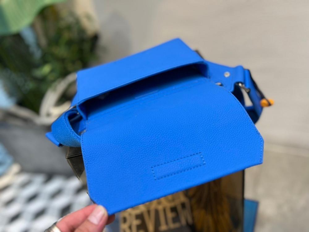 Elegant Refined Leather Shoulder Bag