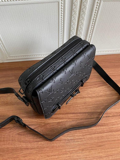 Classic Elegant Shoulder Bag – Limited Edition
