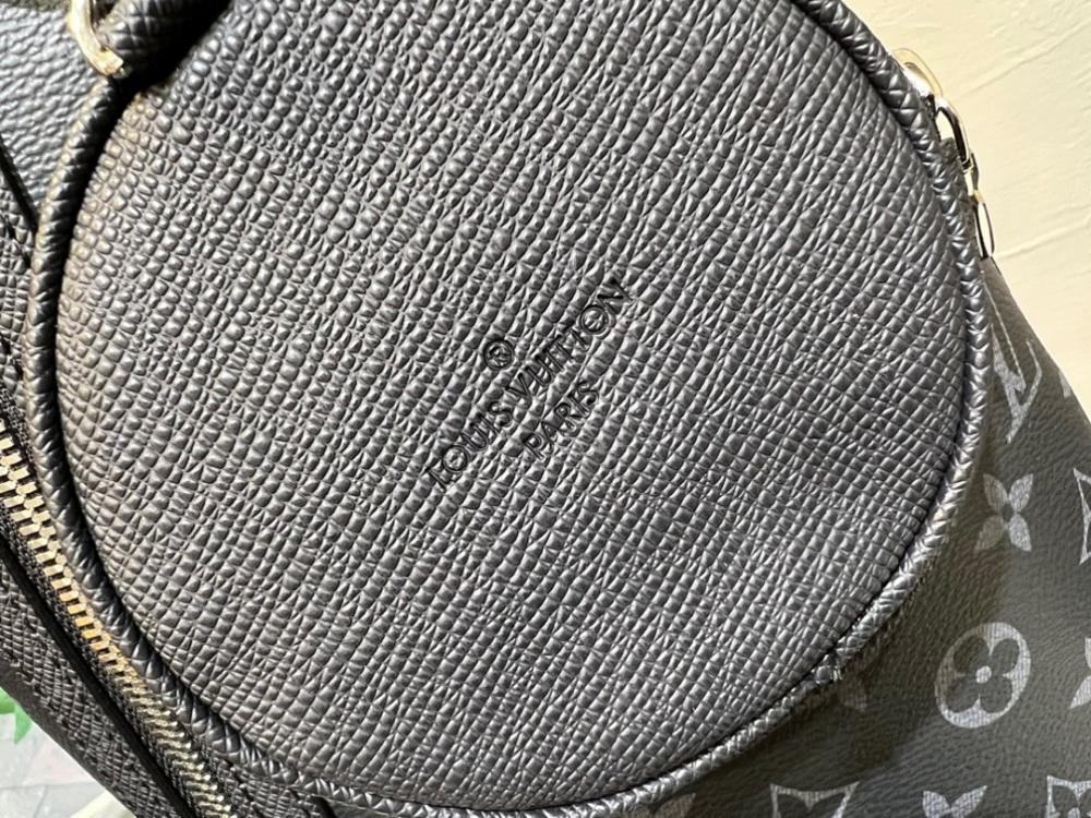 Classic Modern Leather Crossbody Bag