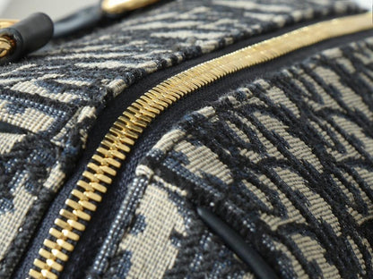 Elegant Refined Quilted Leather Shoulder Bag