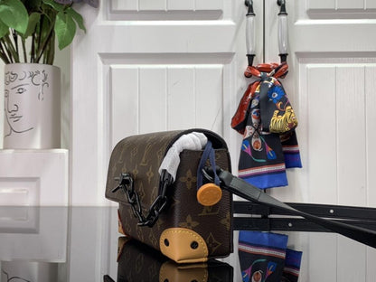 Classic Shoulder Bag