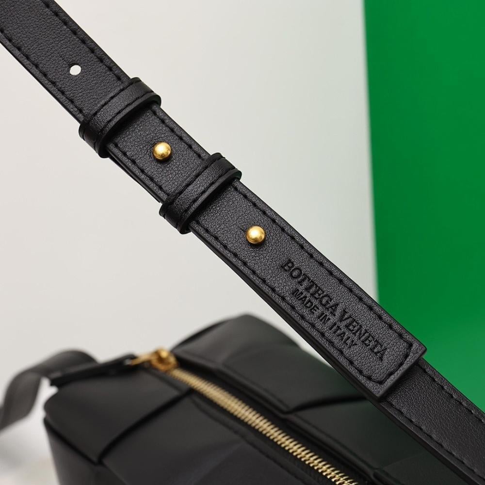 Modern Refined Woven Top Handle Bag