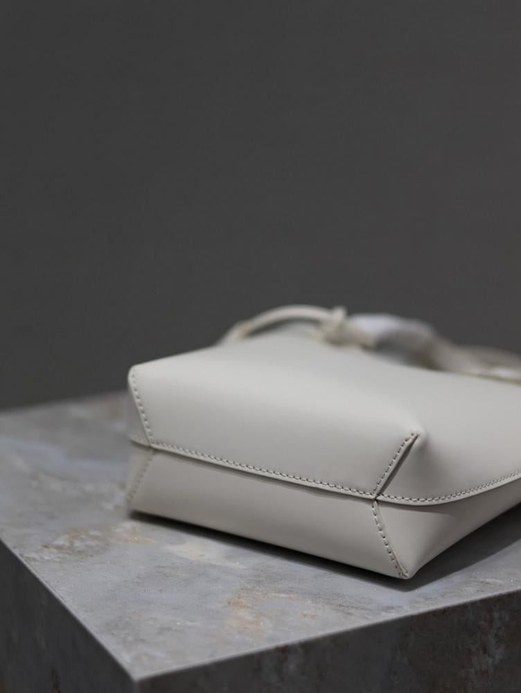 Luxury Stylish Woven Leather Top Handle Bag