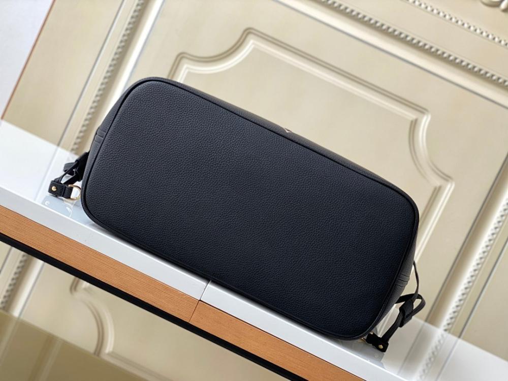Classic Modern Leather Shoulder Bag