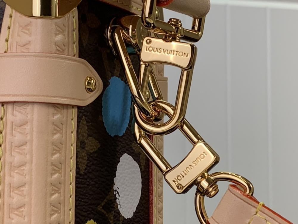 Classic Shoulder Bag