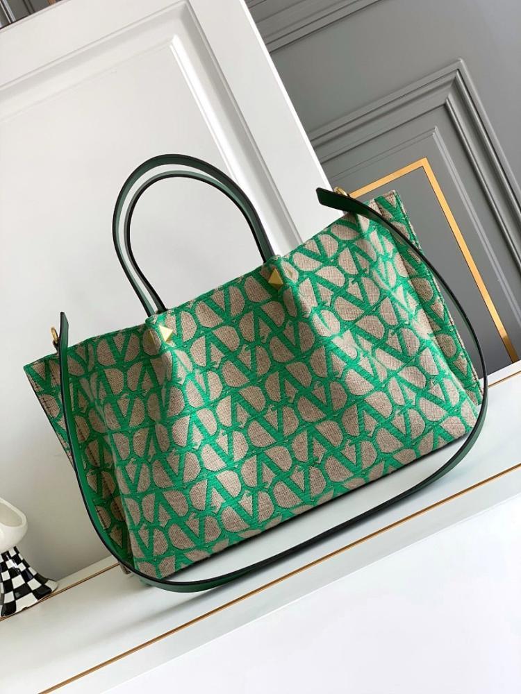 Modern Refined Woven Bag