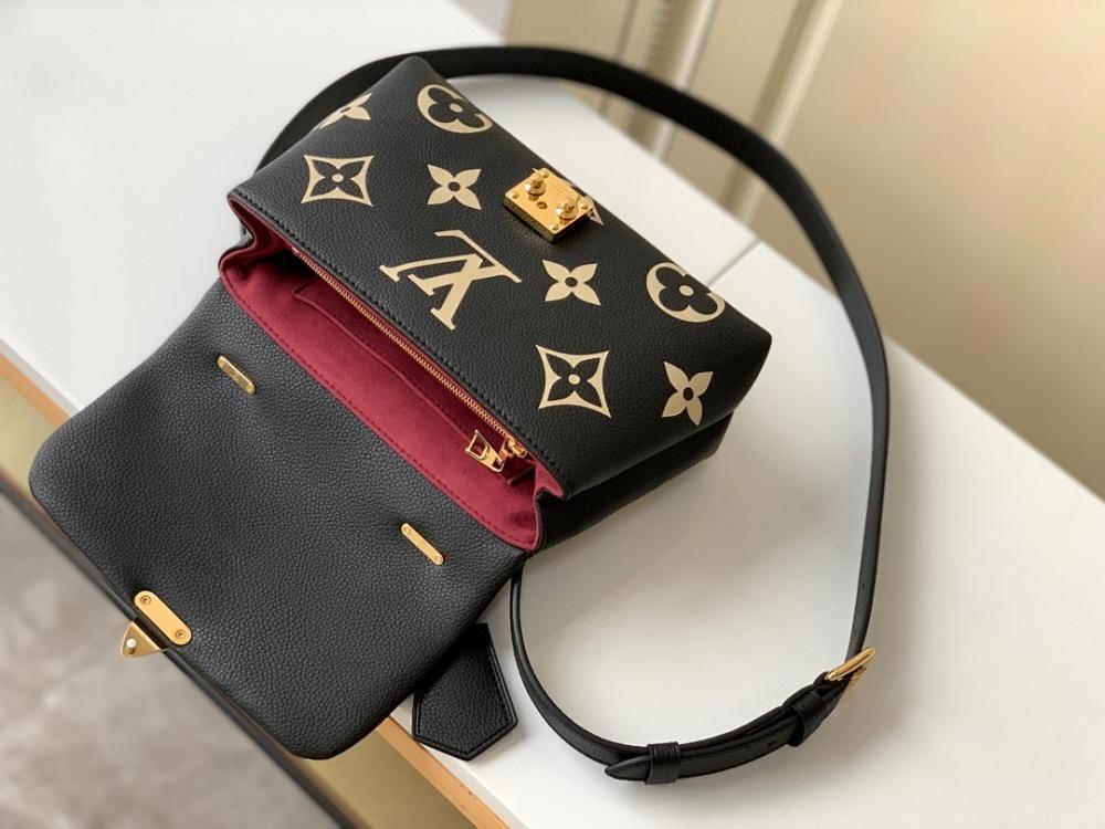 Classic Refined Leather Shoulder Bag