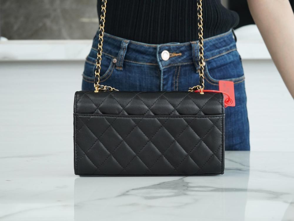 Elegant Leather Shoulder Bag