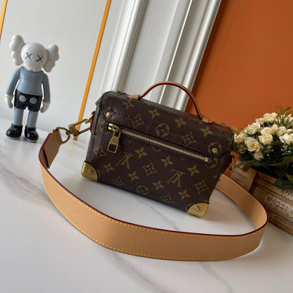 Elegant Studded Leather Travel Bag – Limited Edition