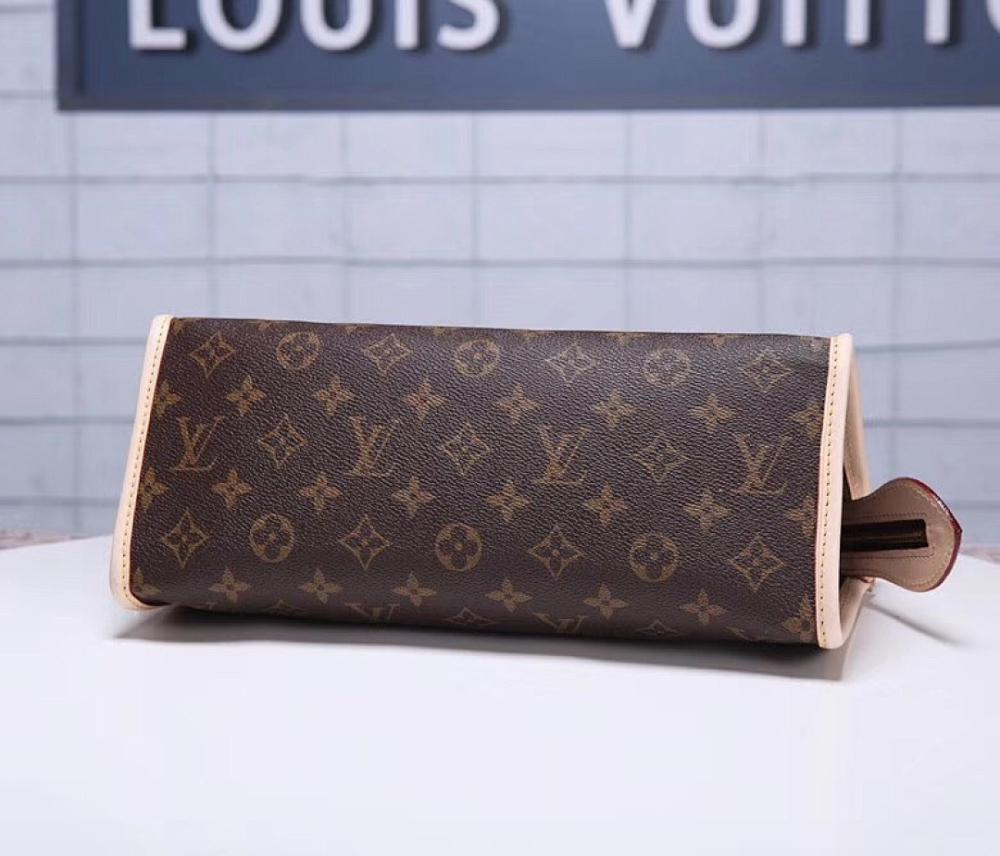 Luxury Gold Crossbody Bag – Special Edition
