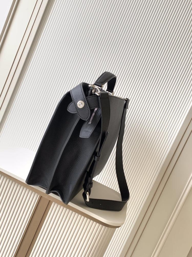 Classic Shoulder Bag