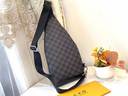 Elegant Refined Leather Crossbody Bag