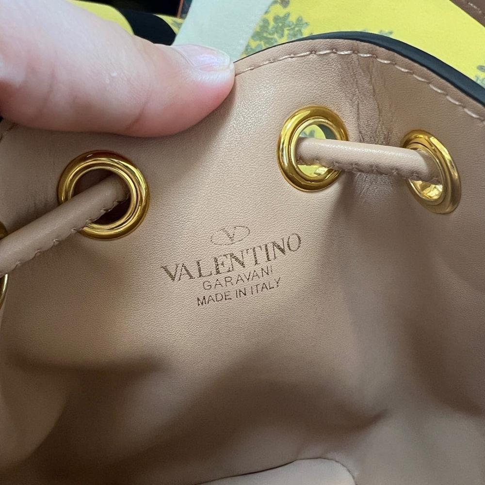 Modern Italian-Inspired Leather Bucket Bag