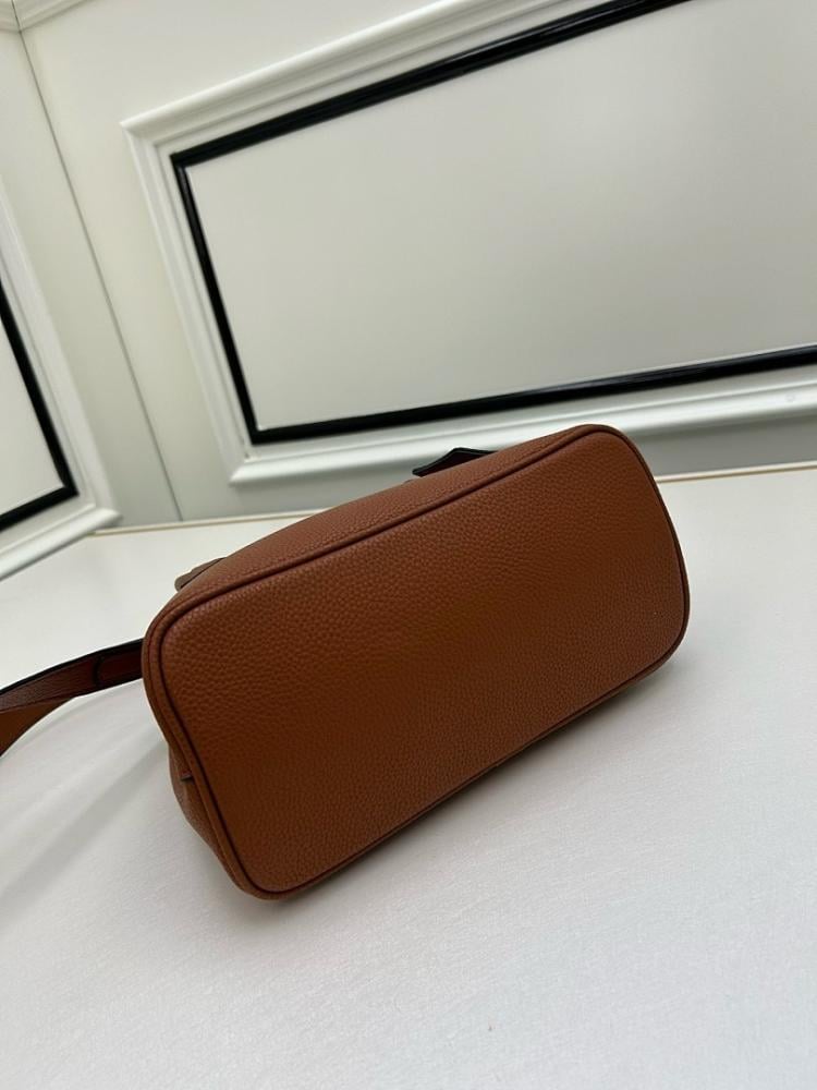 Luxury Refined White Quilted Leather Shoulder Bag
