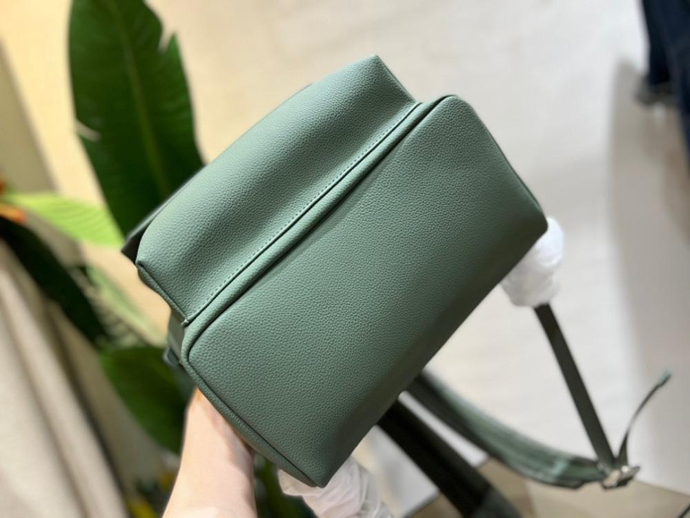 Stylish Calfskin Shoulder Bag – Special Edition