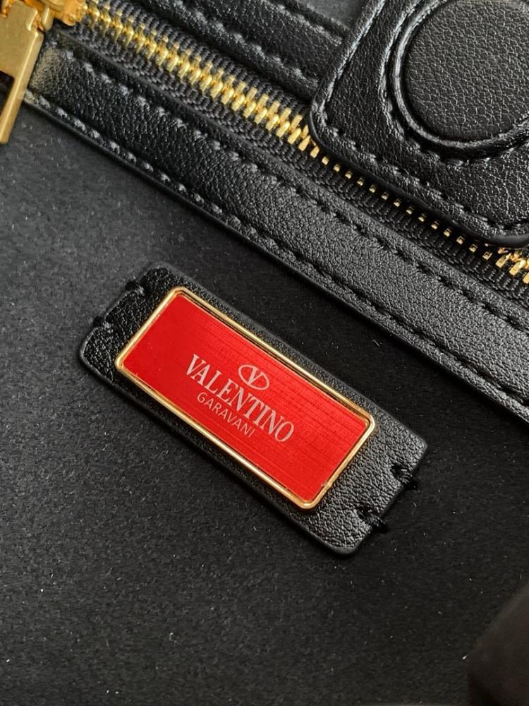 Luxury Gold Crossbody Bag – Special Edition