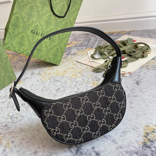 Elegant Refined Crossbody Bag