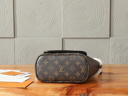 Neverfull Monogram Lambskin Shoulder Bag