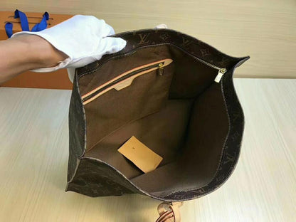 Modern Refined Shoulder Bag
