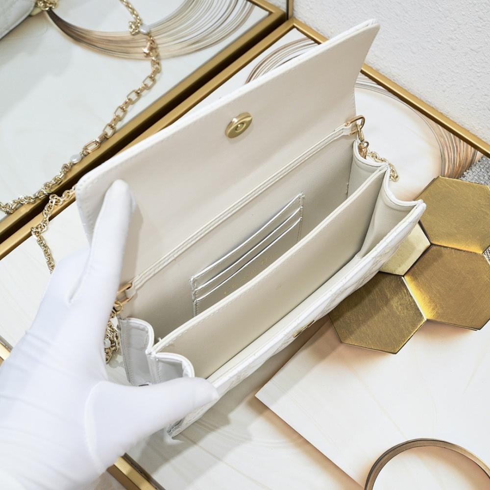 Classic Refined Leather Shoulder Bag