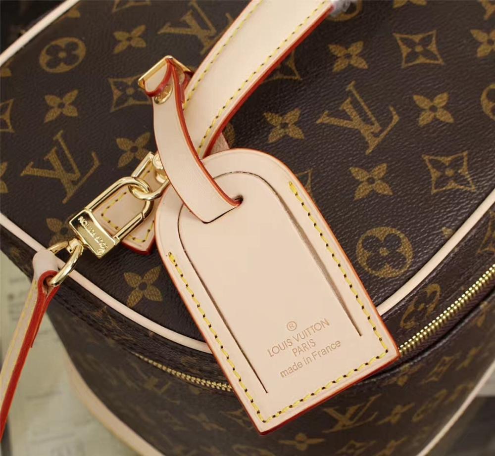 Stylish Refined Gold Monogram Leather Shoulder Bag