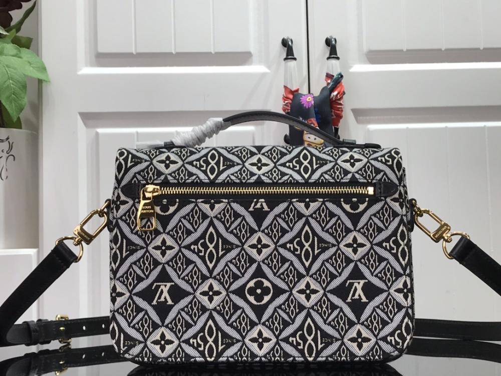 Classic Crossbody Bag