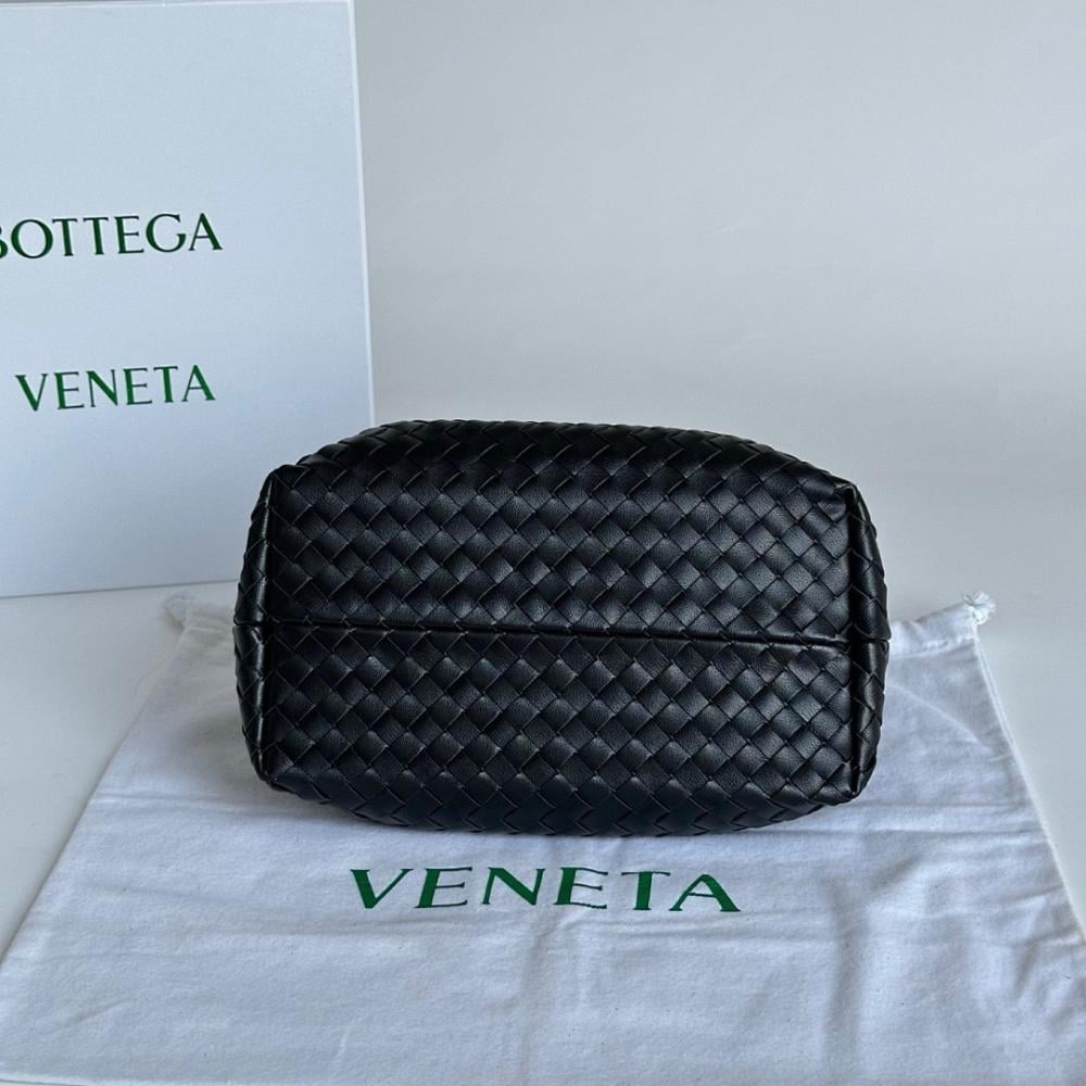 Classic Luxury Woven Leather Shoulder Bag
