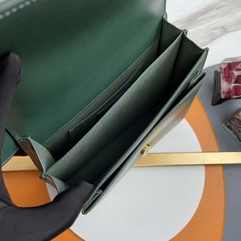 Classic Shoulder Bag