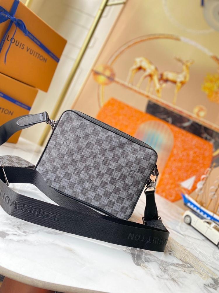 Elegant Shoulder Bag – Limited Edition