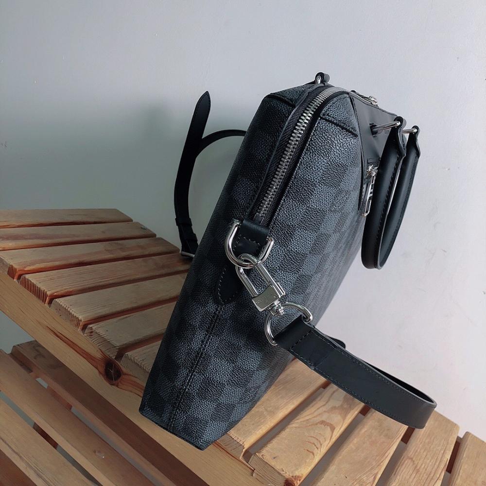 Modern Refined Silver Leather Travel Bag