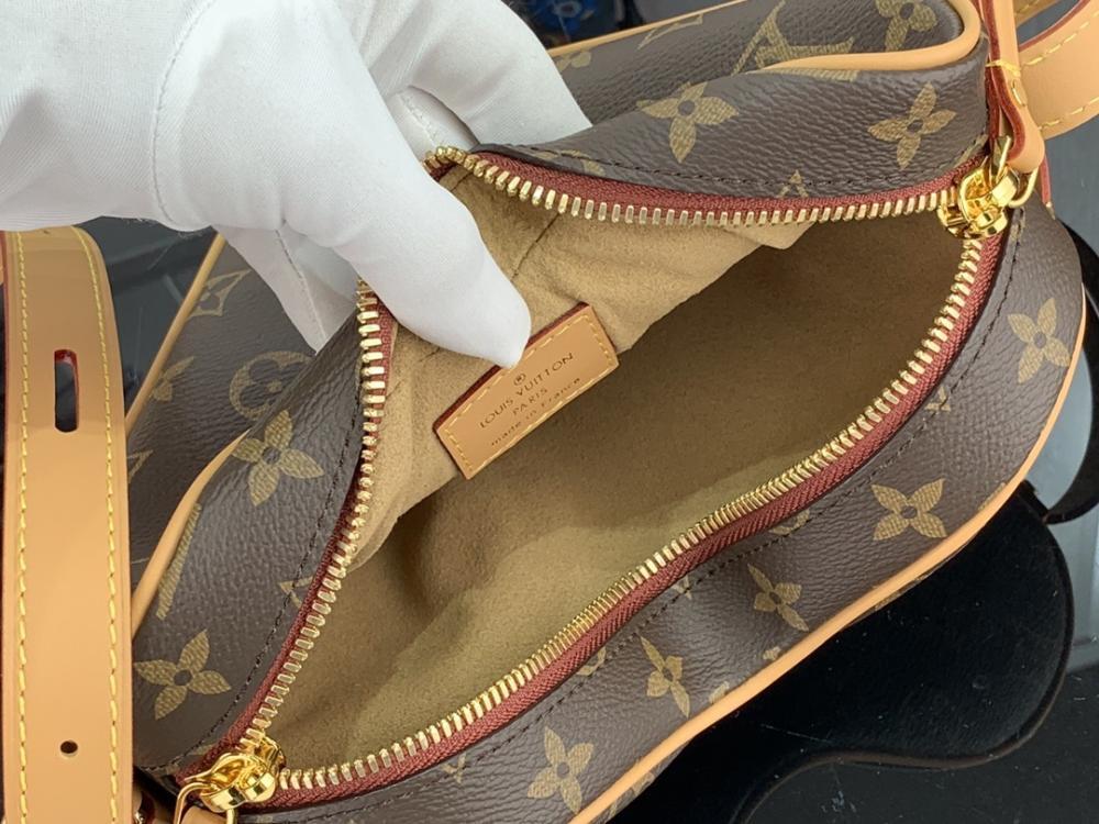 Classic Shoulder Bag