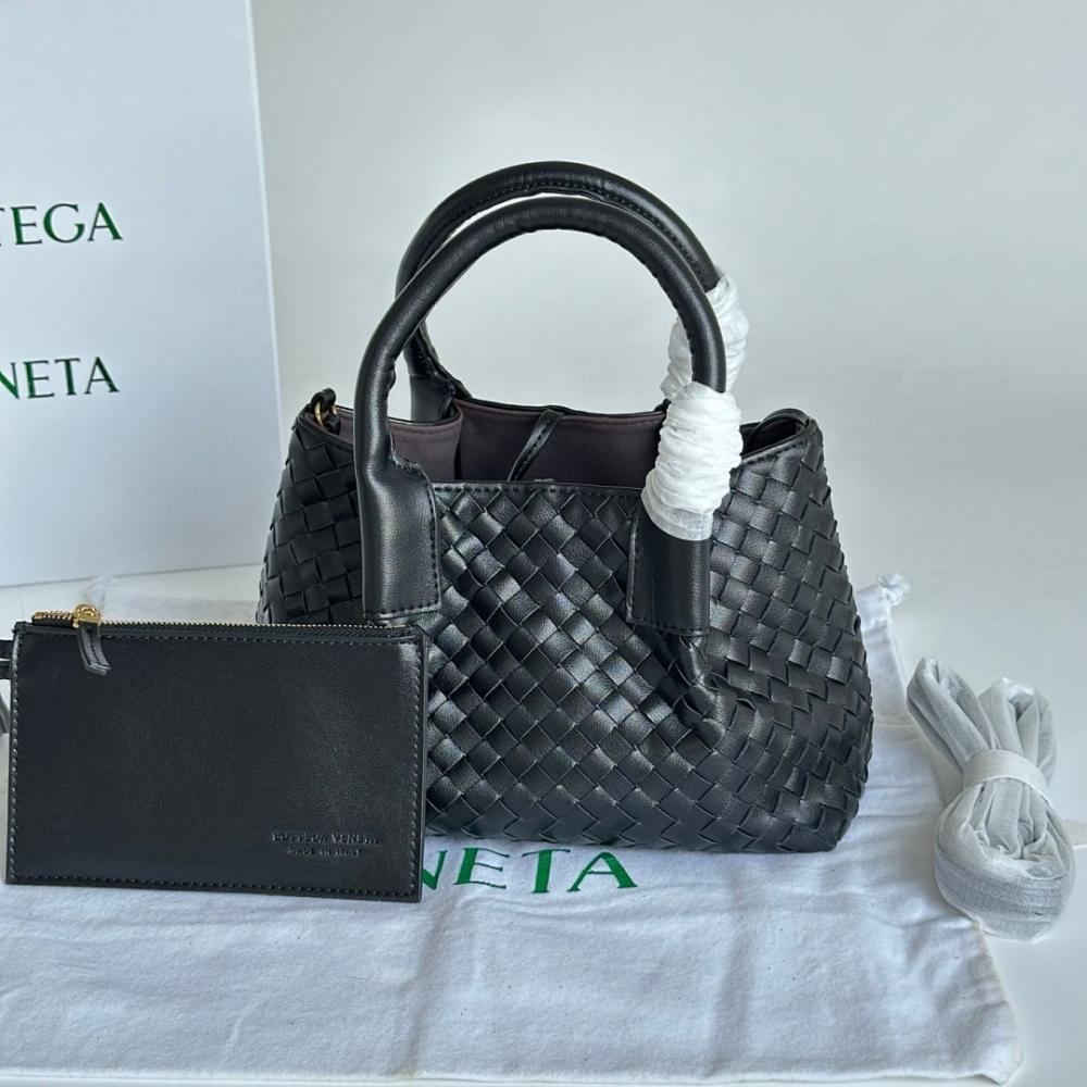 Classic Luxury Woven Leather Shoulder Bag