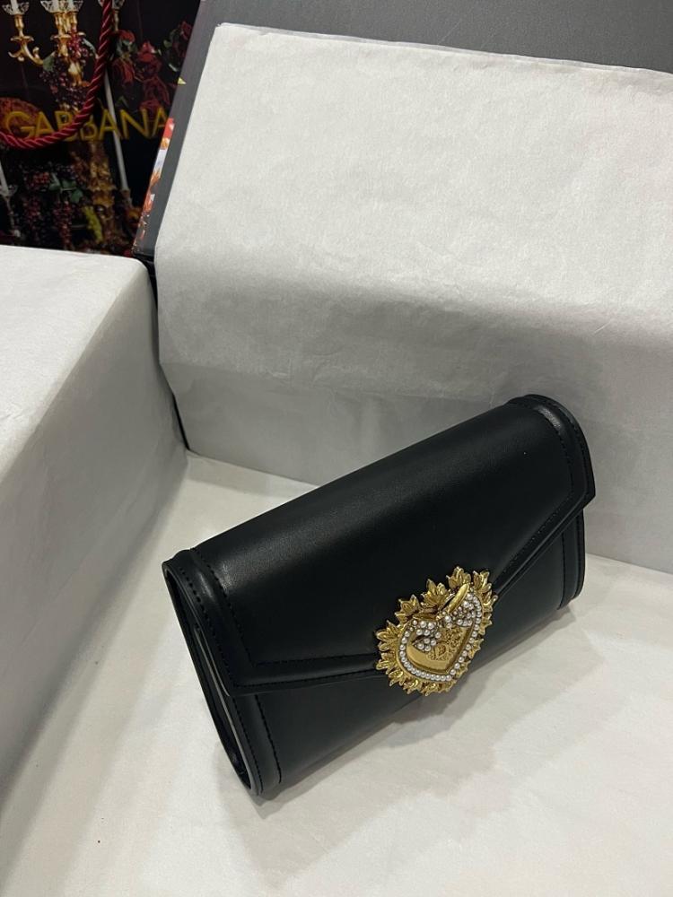 Stylish Studded Leather Shoulder Bag – Limited Edition