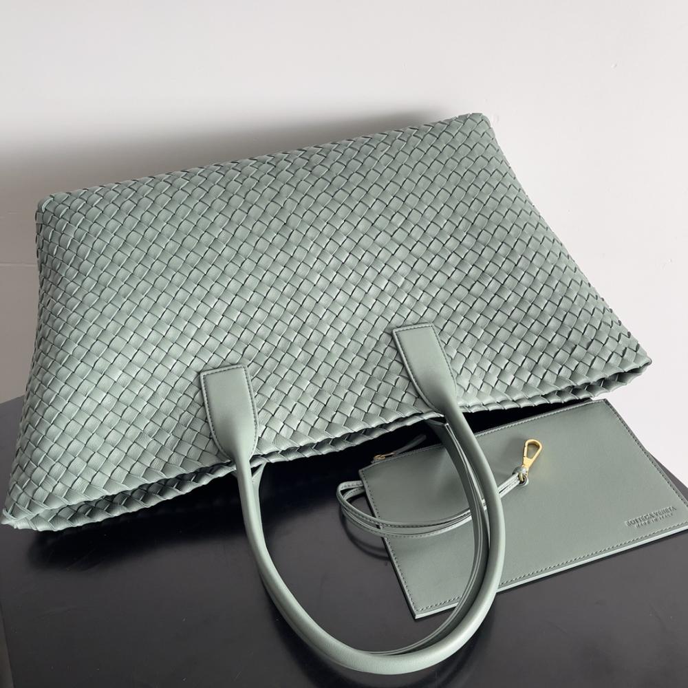 Classic Leather Shoulder Bag
