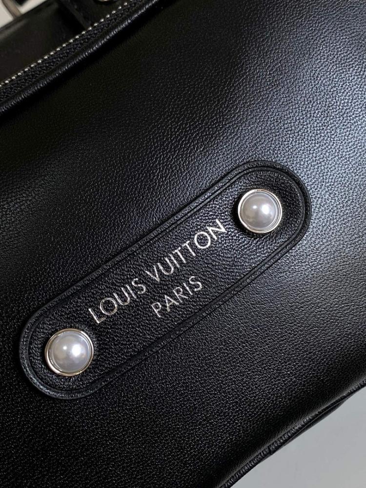 Italian-Inspired Elegant Leather Shoulder Bag