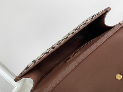 Elegant Stylish Embroidered Shoulder Bag – Limited Edition
