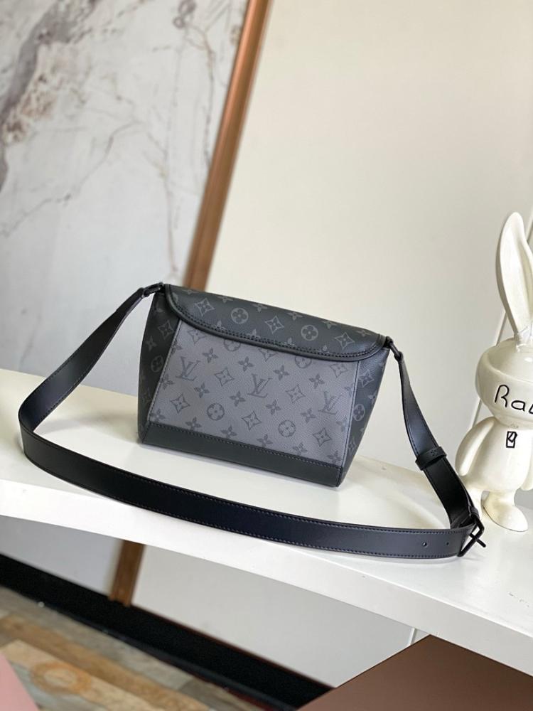 Modern Elegant Black Leather Shoulder Bag