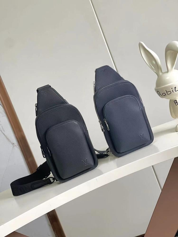 Modern Elegant Leather Shoulder Bag – Limited Edition