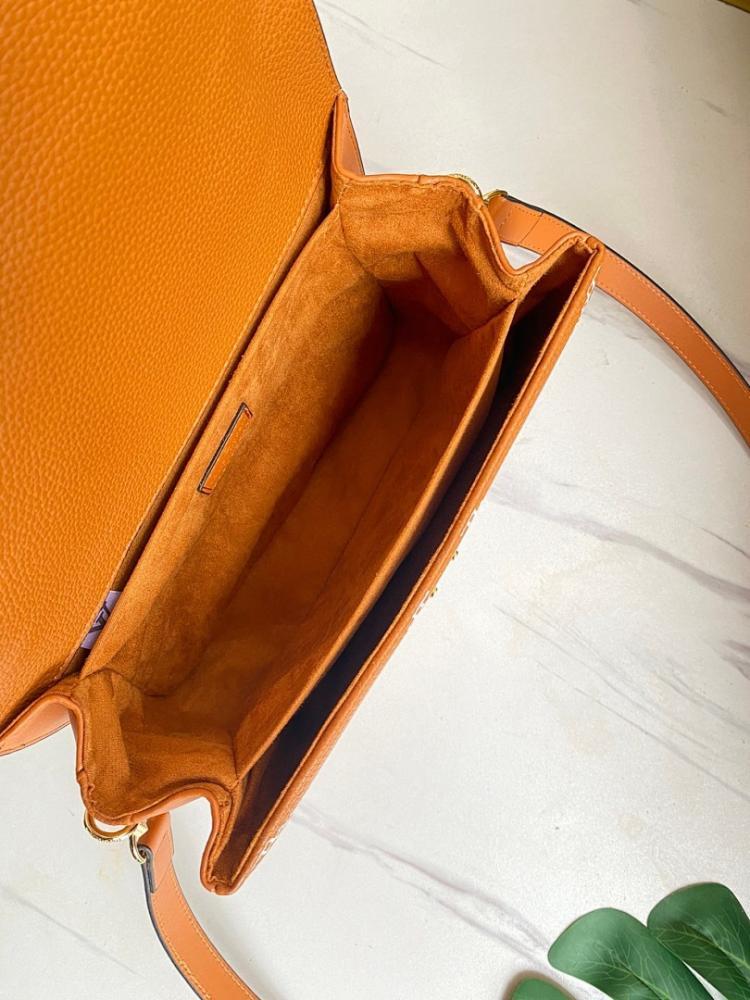 Modern Italian-Inspired Leather Crossbody Bag