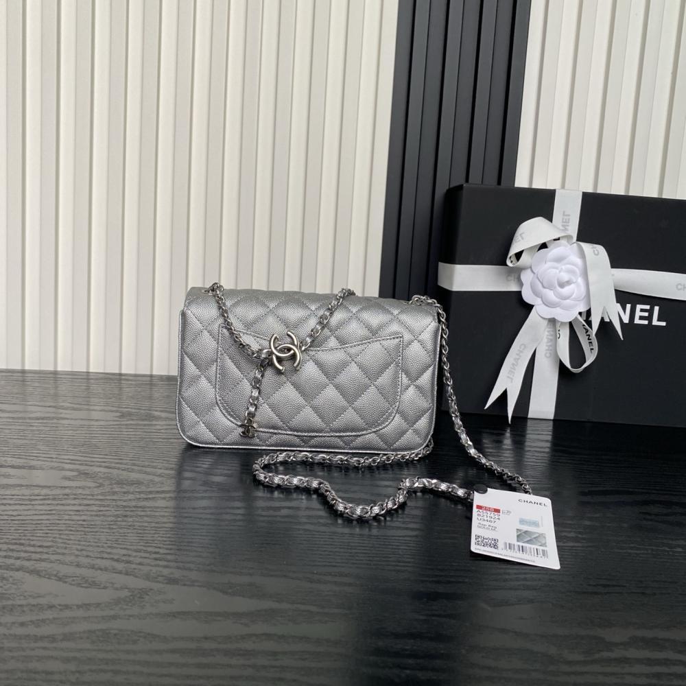 Classic Shoulder Bag