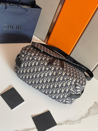 Stylish Refined Grey Calfskin Shoulder Bag