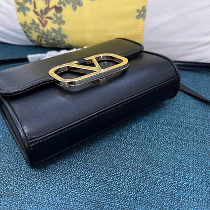 Modern Leather Shoulder Bag – Limited Edition